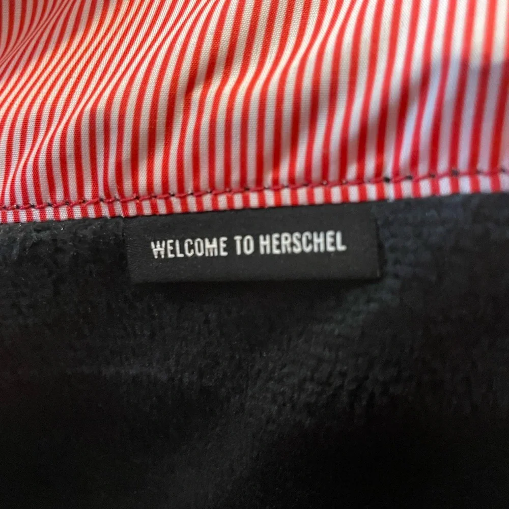 Herschel Supply Co. Retreat Backpack Padded‎ Interior Laptop Sleeve Black Brown